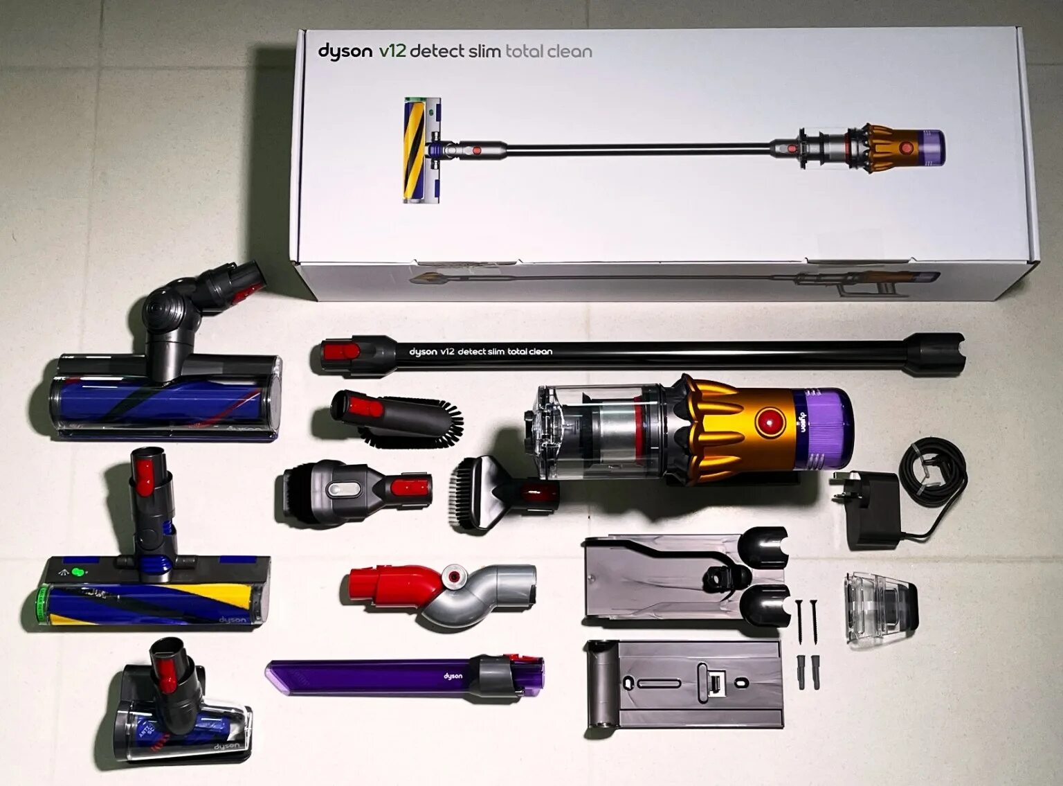 Пылесос dyson v12 absolute. Dyson v12 detect Slim absolute. Dyson v12 detect Slim насадки. Dyson v12 detect Slim. Dyson v12 detect Slim absolute упаковка.