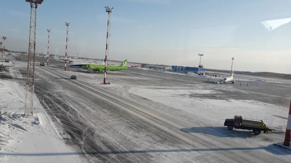 Хабаровский аэропорт невельского. Погода в хабаровске аэропорт. Старый международный аэропорт хабаровск. Аэропорт мвл хабаровска. Аэропорт мвл хабаровска.