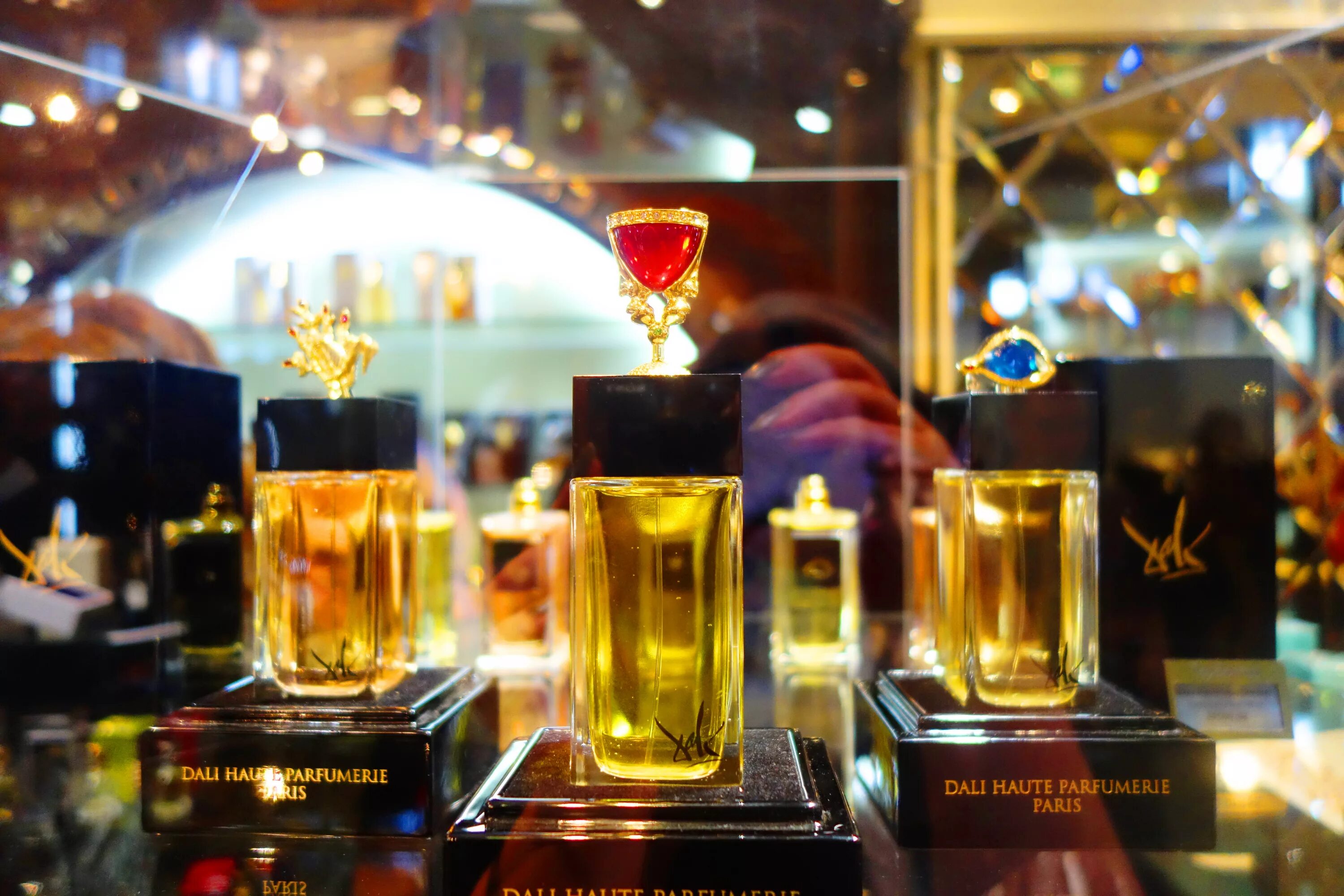 магазин духов. интернет магазины парфюмерии петербурга. бренды духов. парфюмер бутик духи. косметика франция l'occitane.