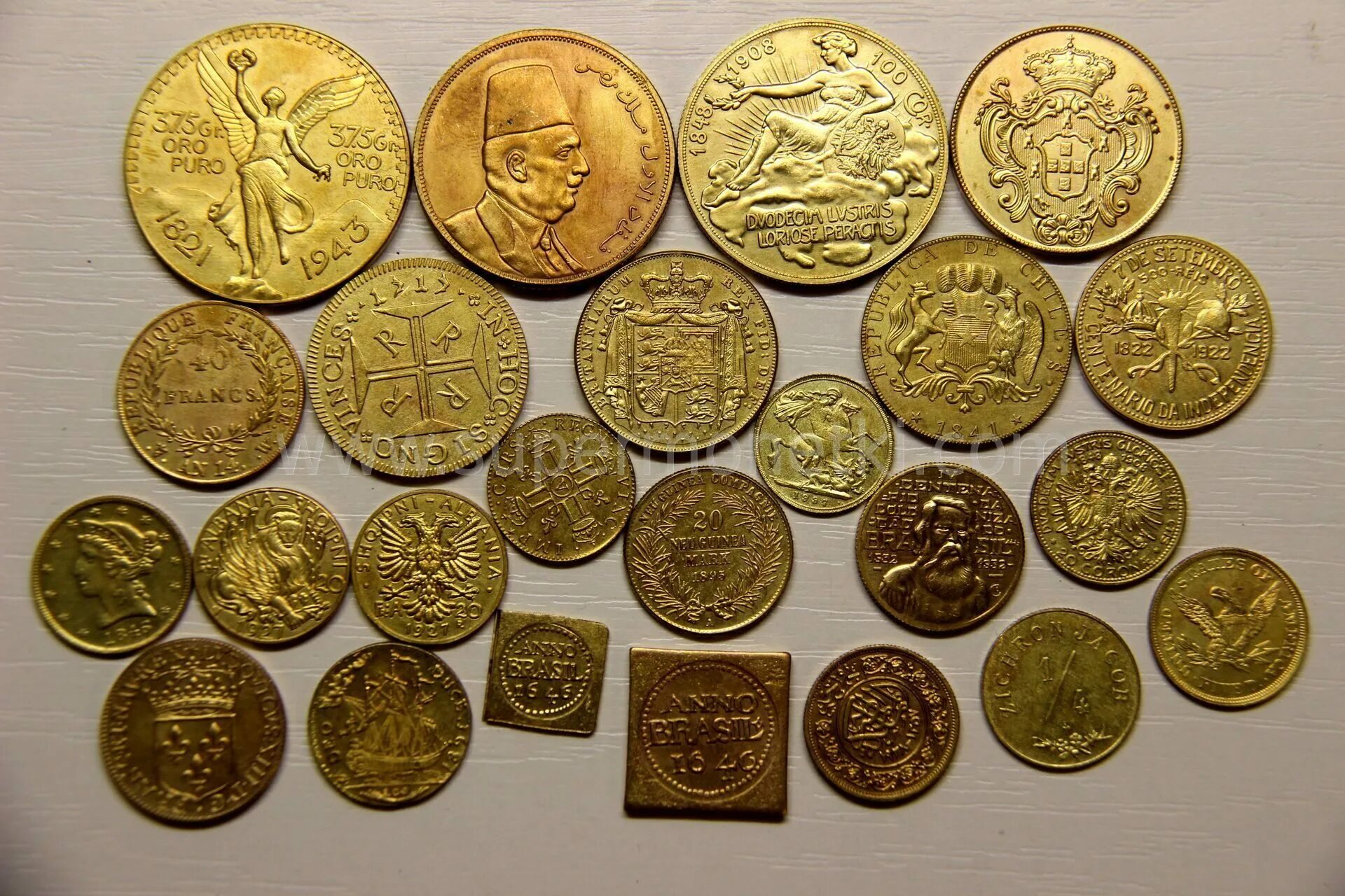 Золотой дом монеты купить. Старинные монеты. Коллекционные монеты. Старинные коллекционные монеты. Коллекция монет.