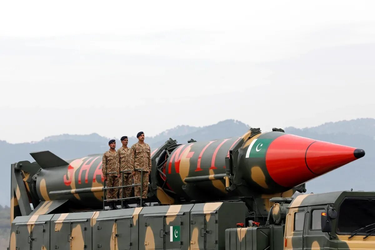 Имеет ли иран ядерное оружие. Пакистанская баллистическая ракета Шахин 3. Шахин 2 ракета Пакистан. БРСД "Шахин-III". Ракета Шахин Пакистан.
