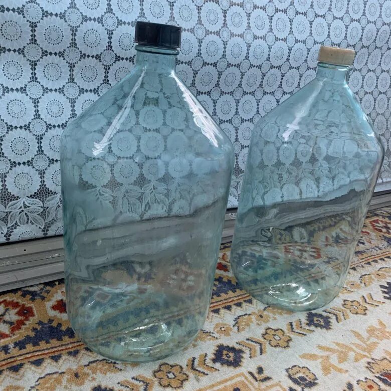 Купить стеклянные бутыли 20. Защитить бутыль 20 литров стекло. Пластиковый оплет из СССР для 3х банки. Бутыль 20 литров стекло купить. Бутыль 20 литров стекло купить в Луганск.