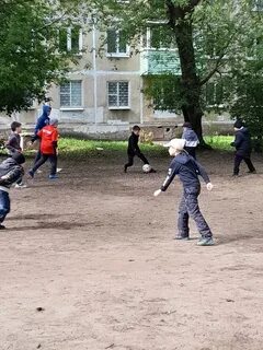 Песню школе во дворе