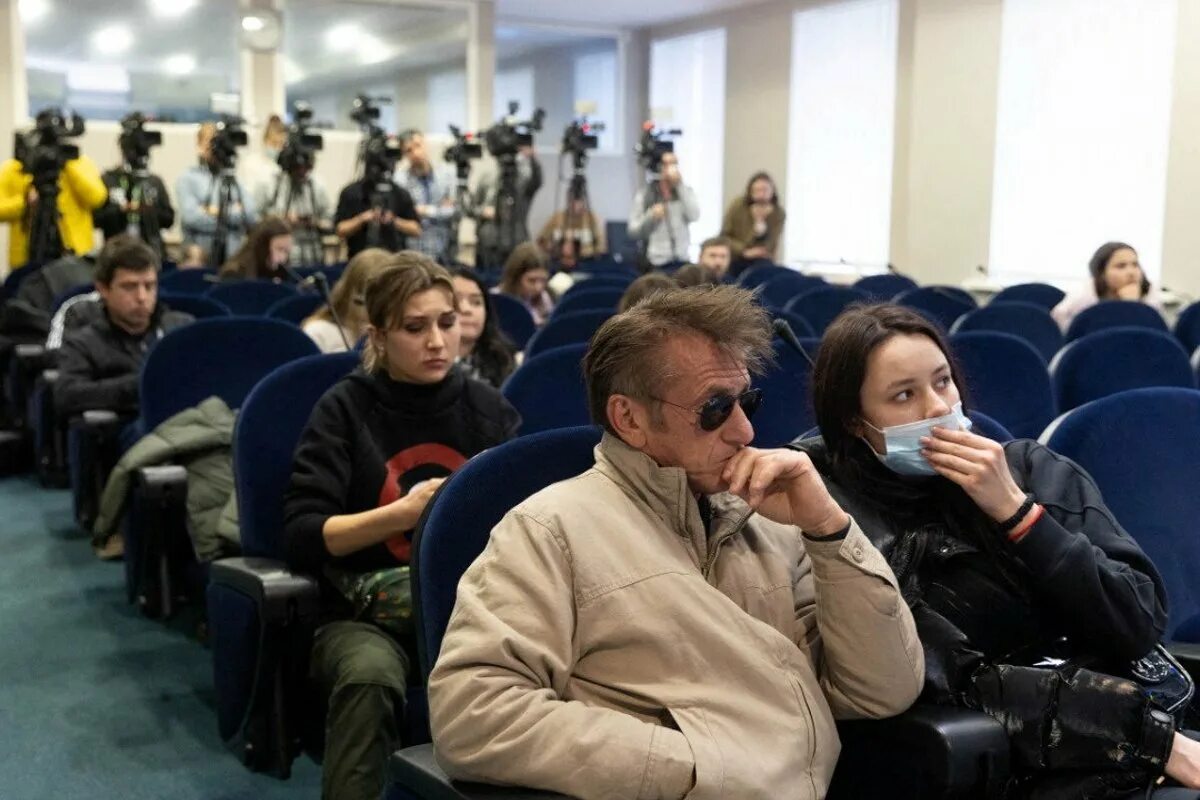 Новости зарубежных сми сегодня. Журналисты украины. Журналисты на донбассе. Новости зарубежных сми сегодня. Иностранные новости.