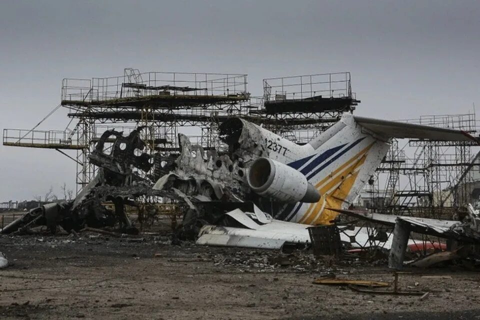 Октябрьский аэродром разбомбили. Обстрел аэродрома. Октябрьский аэродром разбомбили. Аэропорт гостомель мрия. Октябрьский аэродром разбомбили.