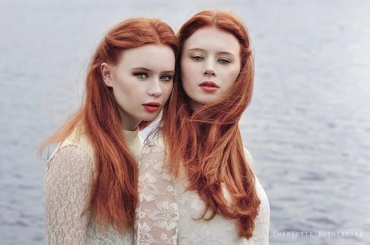 Redhead wife. Рыжие близняшки. Рыжая подруга. Рыжие подружки. Девочки близняшки рыжие.