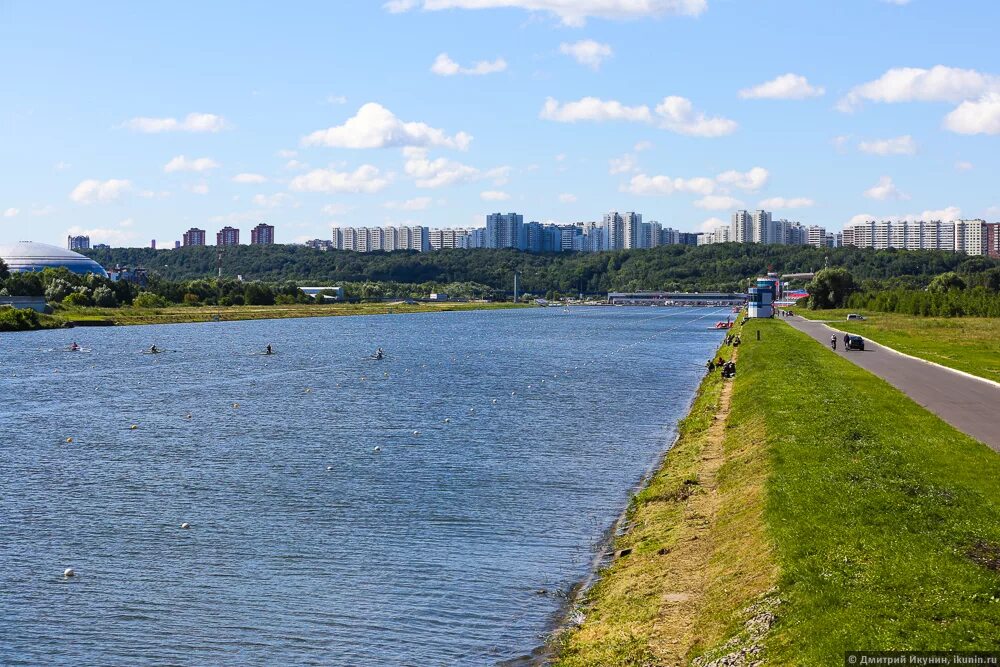 Гребной канал в Москве Крылатское. Гребной канал Крылатское пляж. Крылатские холмы гребля. Грибной канал Крылатское.