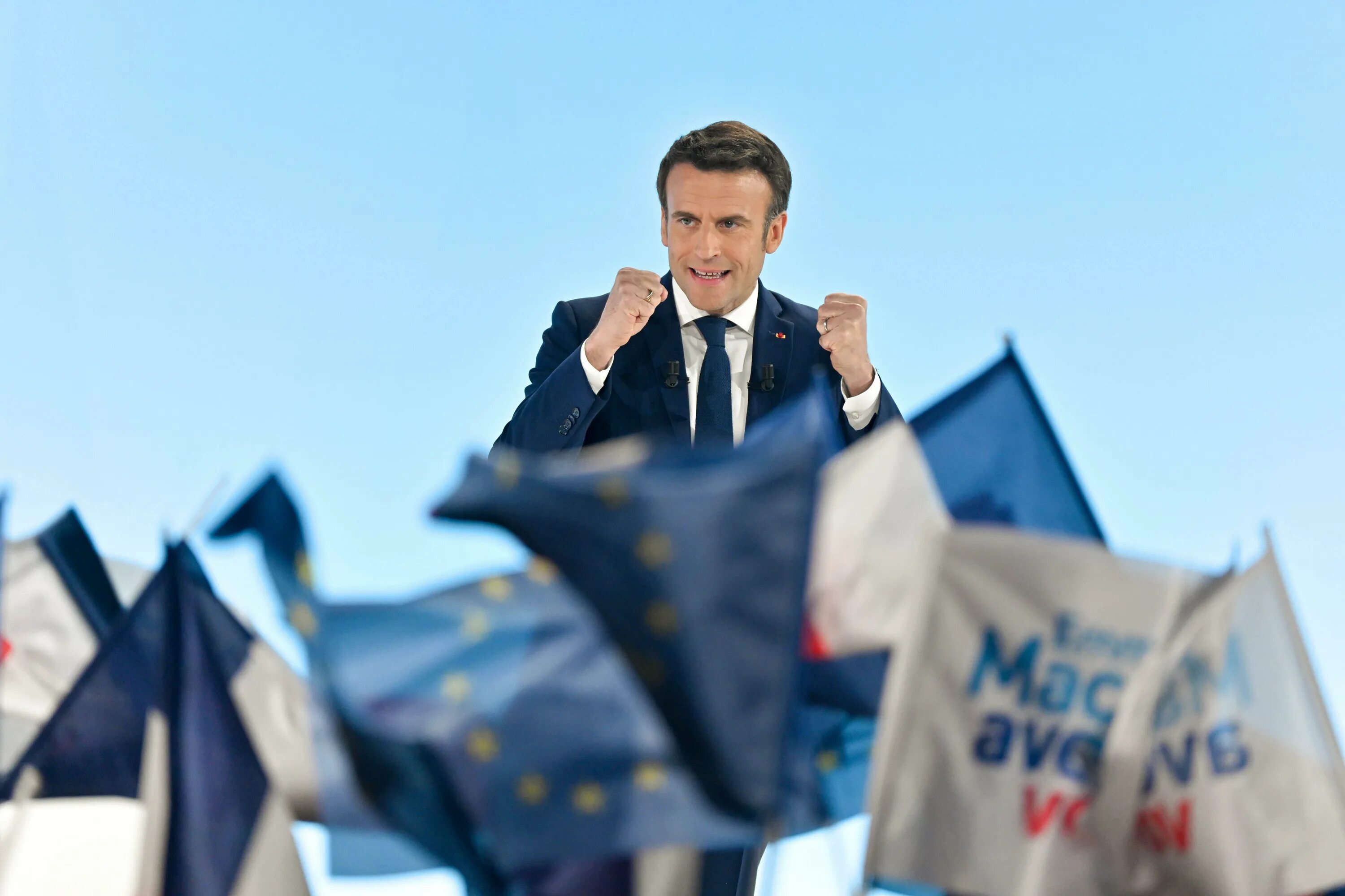 Год выборов во франции. Эммануэль Макрон 2022. Макрон выборы во Франции 2022. Макрон предвыборная кампания 2022.