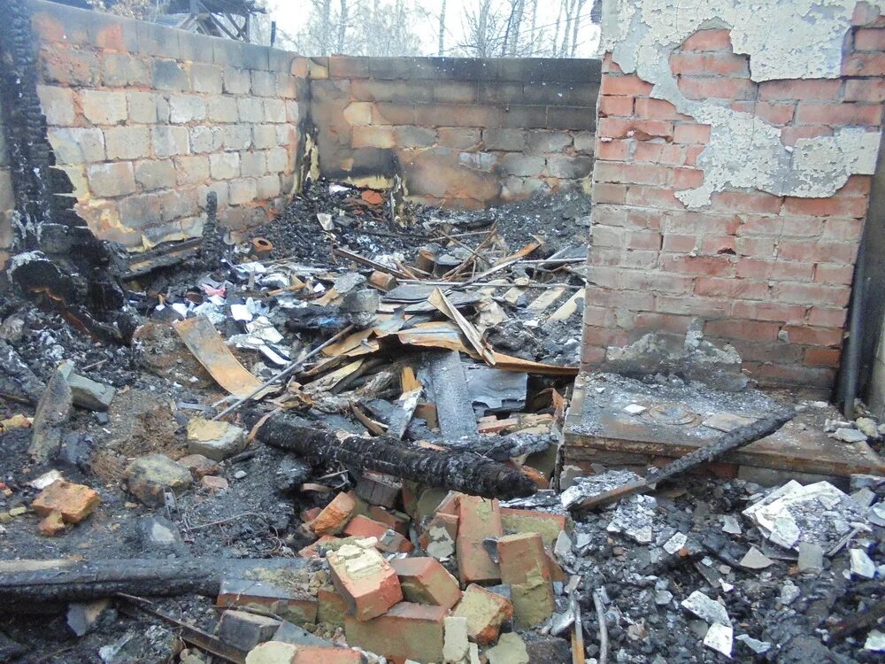 Демонтаж дома до после. Вывезти после пожара. Вывоз веток. Вывезти после пожара. Уборка после пожара.