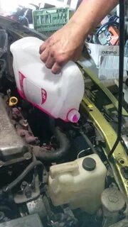 Заливать антифриз на горячий