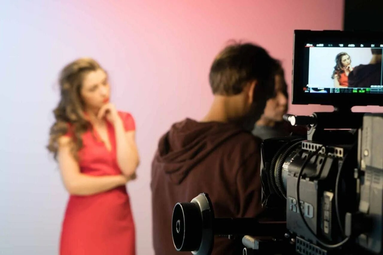 Кастинг актрис. Кастинг девушек для съемок. Кастинг на съемку фильма. Кастинг актеров. Кастинг прослушивание.