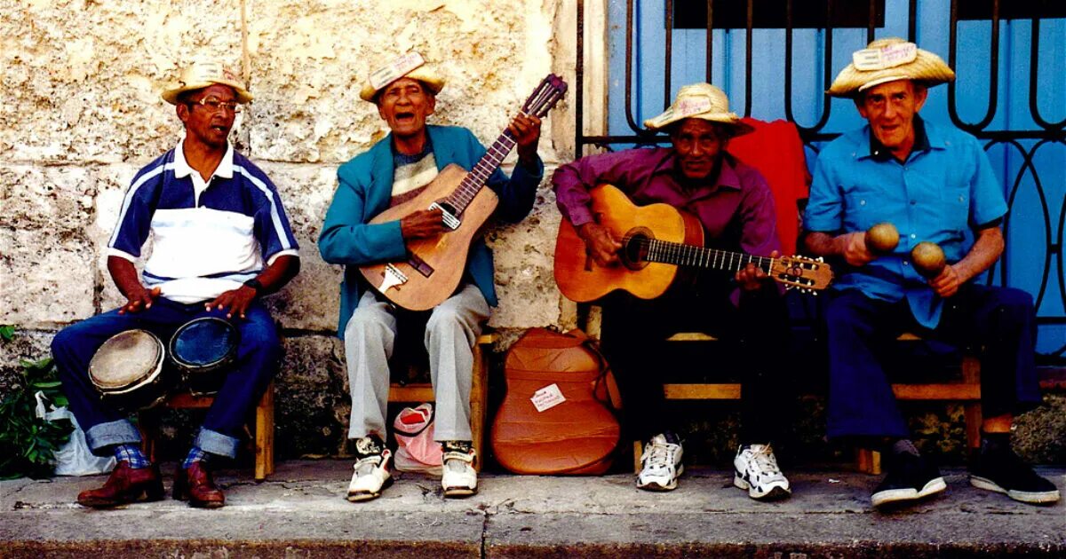 Кубинские песни слушать. Гавана уличные музыканты. Куба Куба Куба музыканты. Кубинцы музыканты. Уличные музыканты Куба.