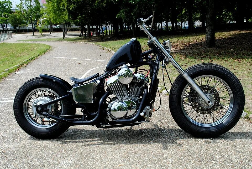 Bobber matte. Honda steed bobber. Индиан боббер 2018. Sportster 883 iron custom. Bobber matte.