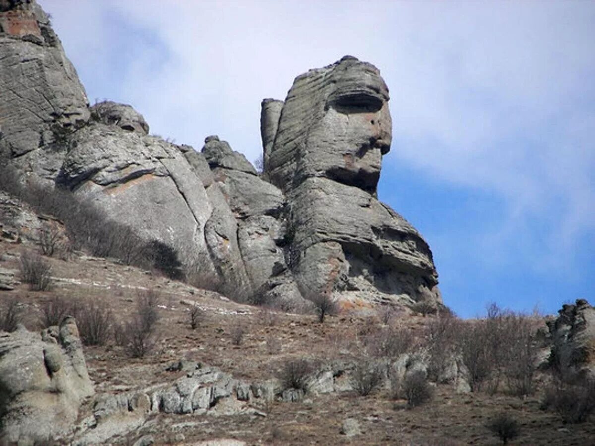 Демерджи Долина привидений. Демерджи Алушта Долина привидений. Крым Демерджи Долина привидений. Долина привидений на горе Демерджи. В честь какой русской правительницы названа скала