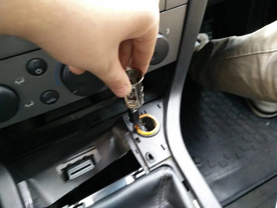 Прикуриватель зафира б. Opel Astra h седан прикуриватель. Прикуриватель Вектра ц 2007. Opel Vectra 2004 с прикуриватель.