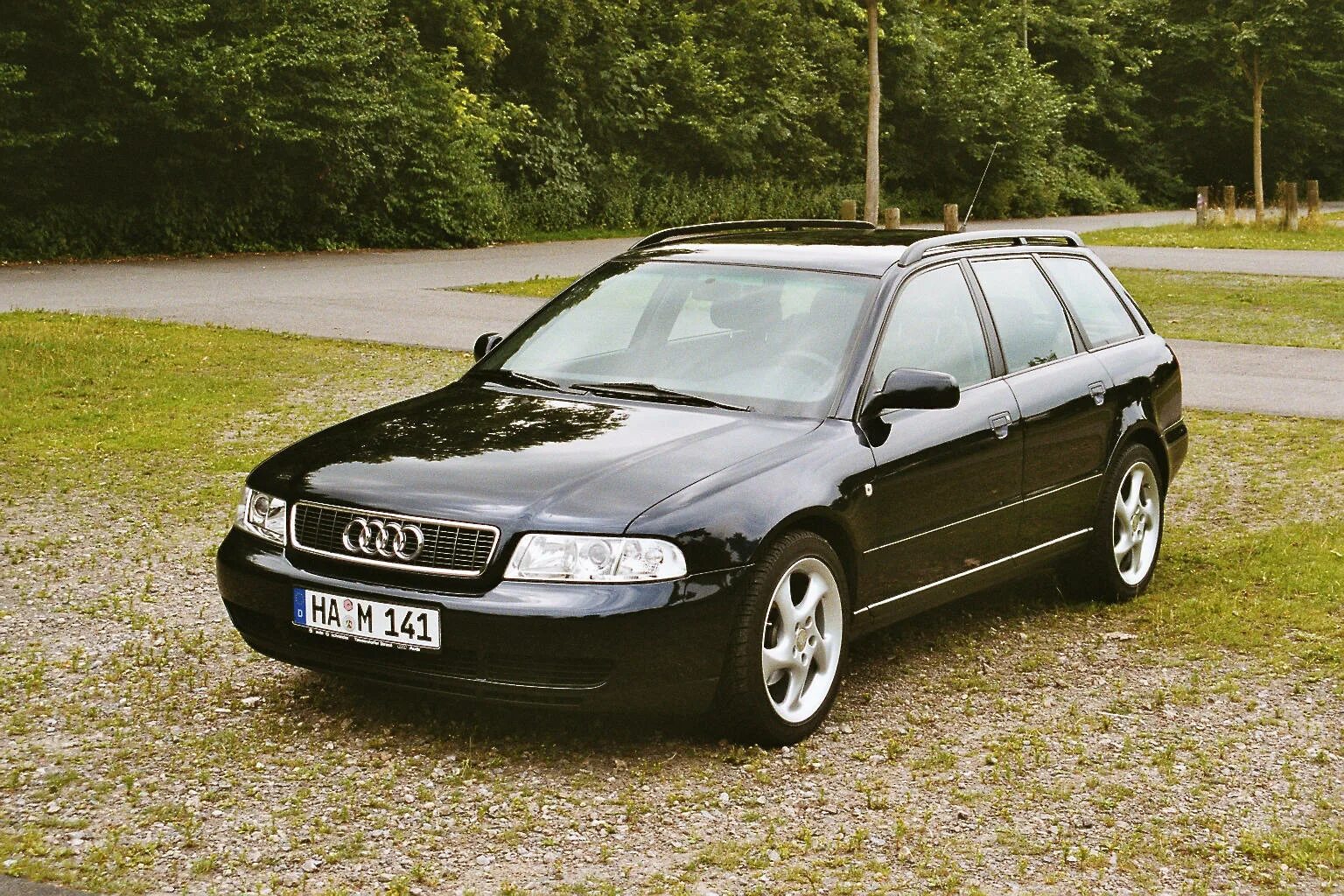 Ауди а4 б5 1.8 купить. Audi a4 b5 универсал. Audi a4 b5 1995. Ауди а4 универсал 1999. Ауди а4 Авант 1998.