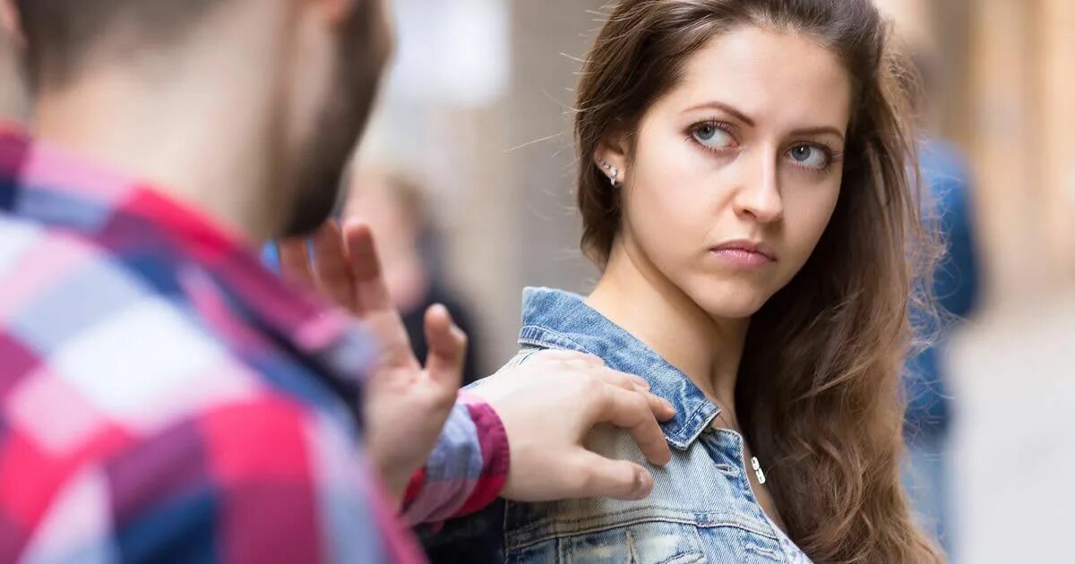 Picking up women. Преследование девушки. Девушку преследуют. Street Harassment. Преследуй девушку.