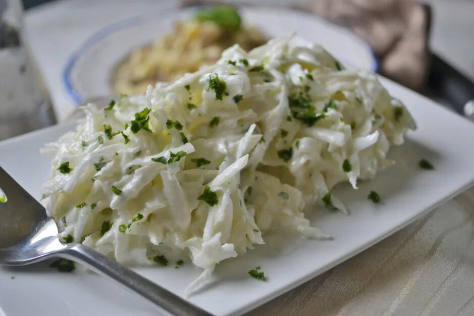 Salat iz repi. Корейский салат из репы. Салат репа с огурцом. Салат из репы рецепты. Репа рецепты салатов фото.