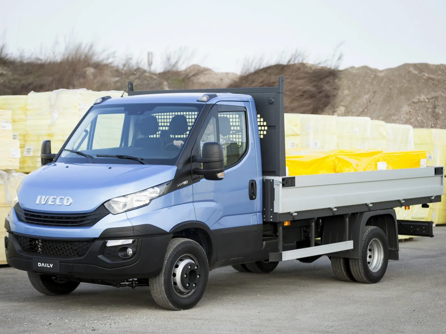 Купить ивеко дейли 3.0. Iveco Daily 35c15. Iveco Daily 70. Iveco Daily бортовой. Ивеко Дейли 5 тонн.