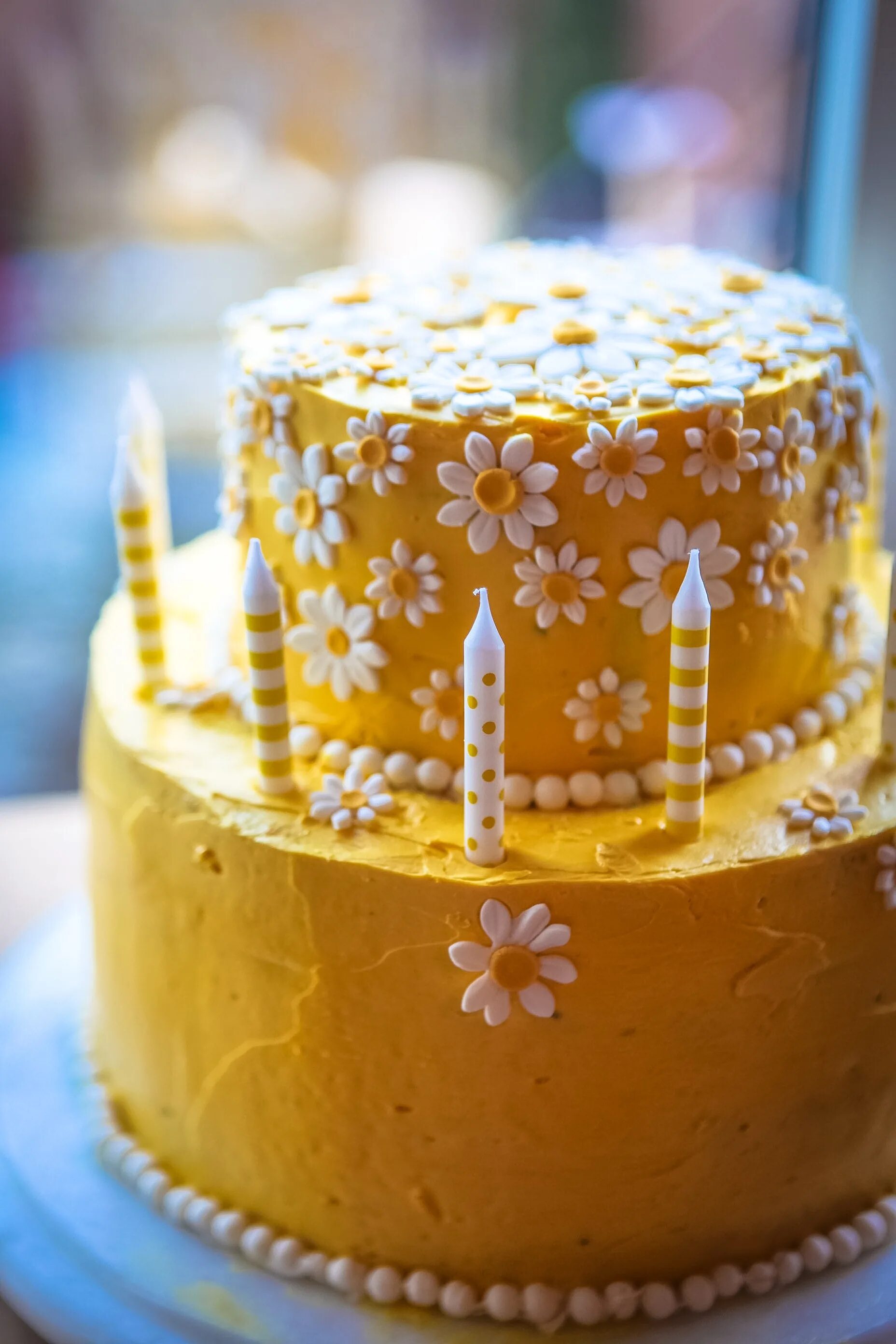 Йеллоу кейк. Красивый желтый торт. Красивые желтые тортики. Украшение желтого торта. Желтая глазурь