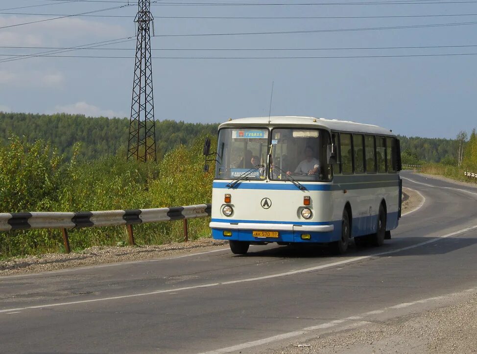 Цена автобуса чусовой пермь. ЛАЗ 695 Пермь. Автобусы Чусовой. Старые автобусы в Чусовом. Автобус Пермь Губаха.