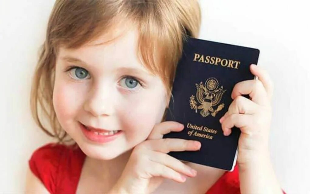 Граждане получившие гражданство. Гражданство ребенка. Дети в паспорте. Паспорт США ребенка. Американское гражданство.