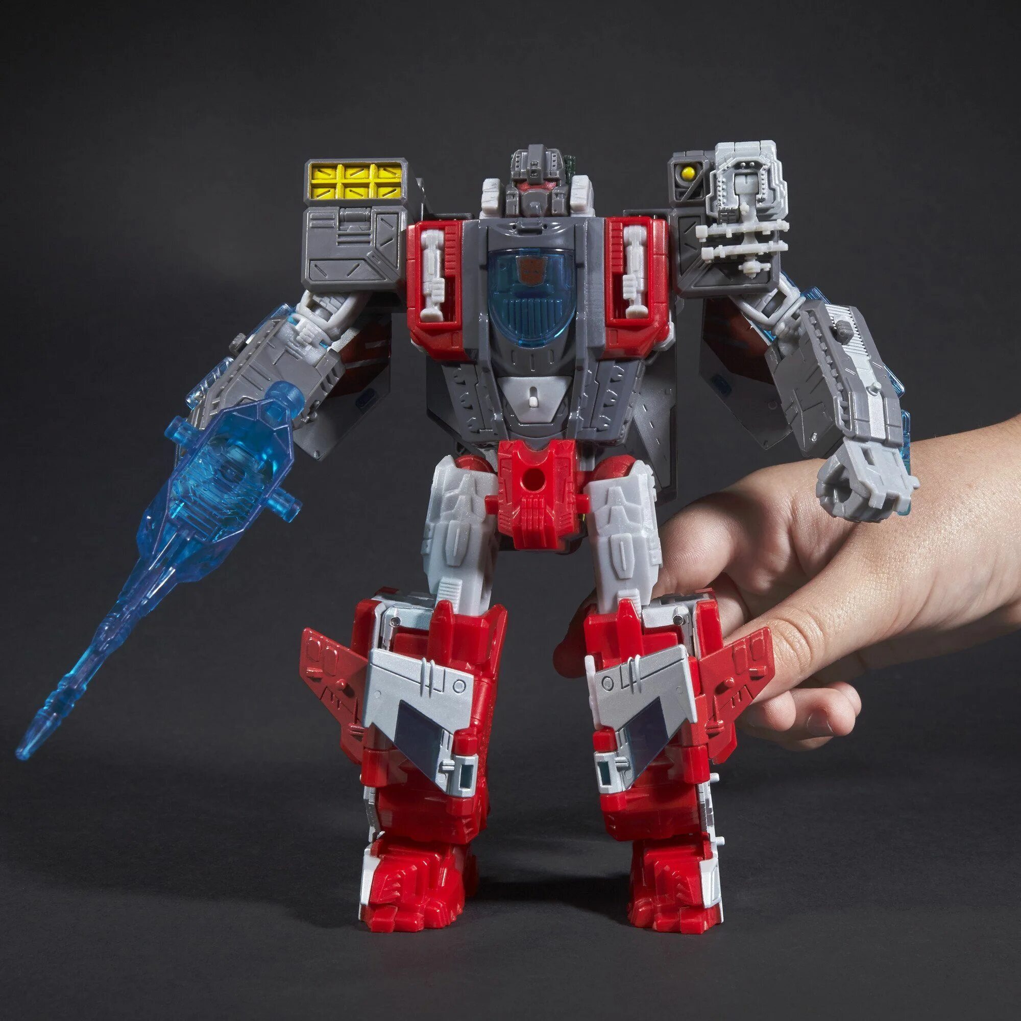 Transformers titans. Quake transformers. Трансформер браун (brawn) - "дженерэйшнс: войны титанов лэджендс". Transformers titans return fortress maximus. Фортресс максимус трансформер игрушка.