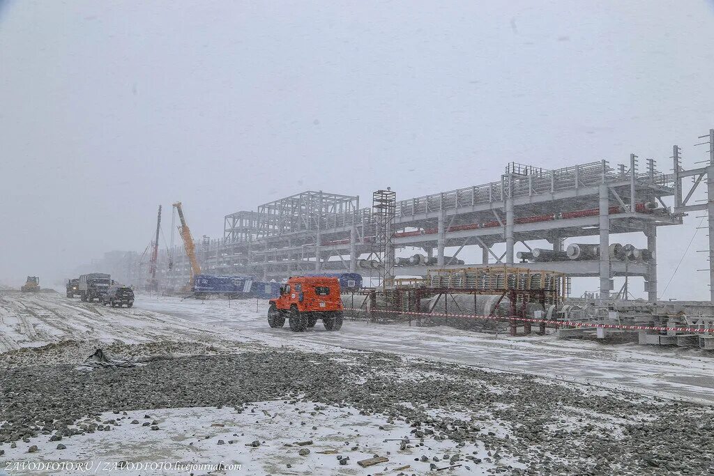 Посёлок Сабетта завод. Сабетта Северный городок. Аэропорт Сабетта. Эстакады Ямал СПГ.