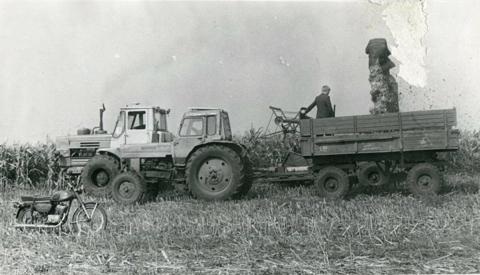 Мтз 80 колхоз. 6. Трактора колхоз. Мтз 80 трактор колхозный. Трактор.