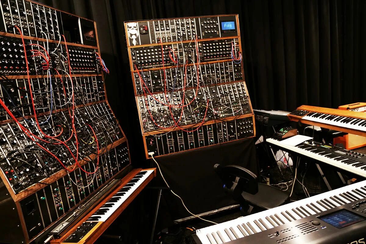 Modular system. Синтезатор moog emerson. moog modular synthesizer. emerson moog modular system. moog modular synth.