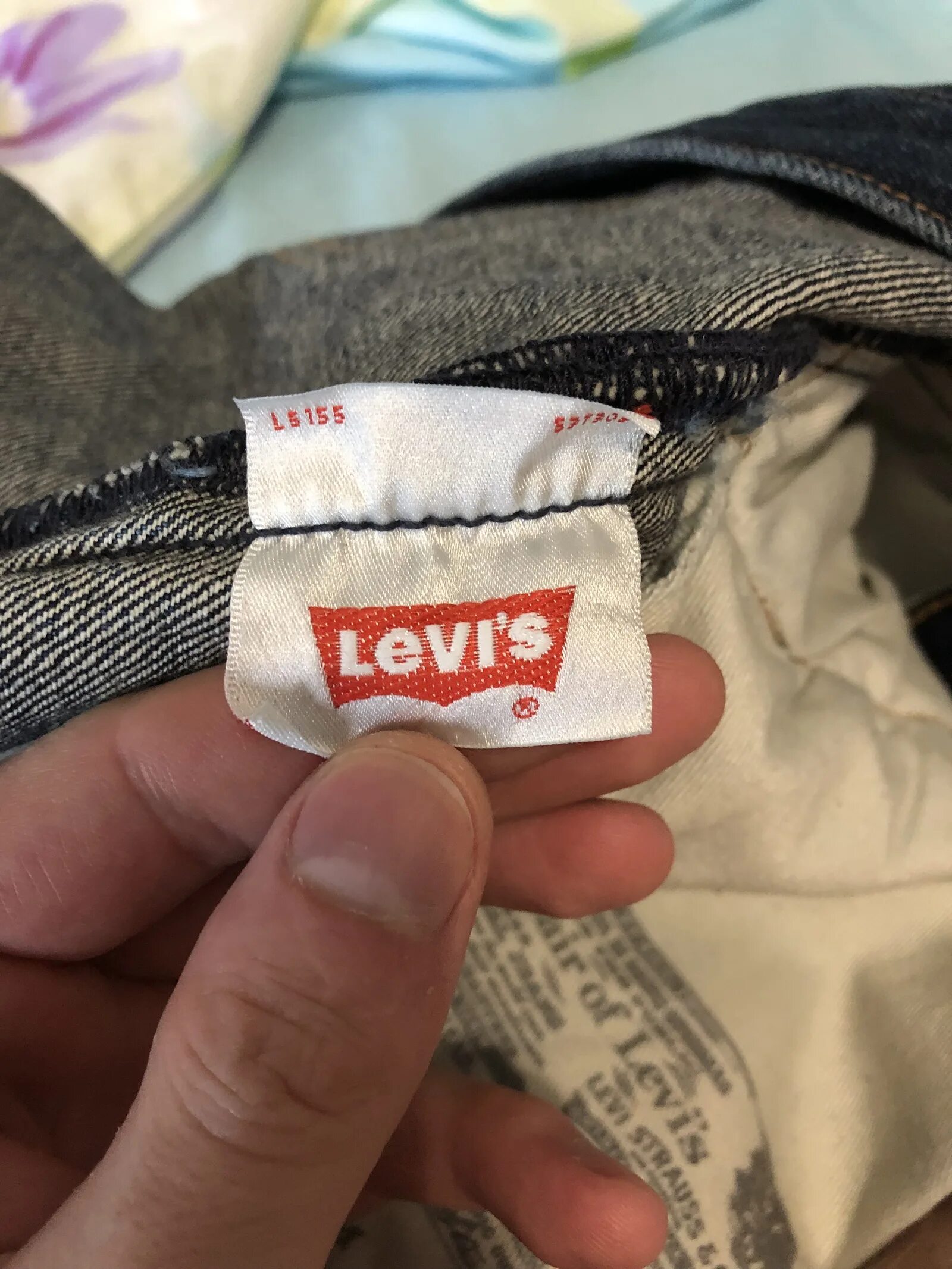 Как отличить levis. Бирки левайс оригинал. Левис оригинальные бирки Levis. L5155 537303 Levis. Левайс ремень бирка 761.