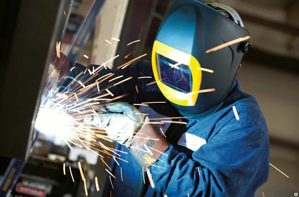 Сварщик. Сварка металла. Сварщик на 3д принтере. Швы сварщика накс. Сварщик ручной дуговой сварки плавящимся покрытым электродом.