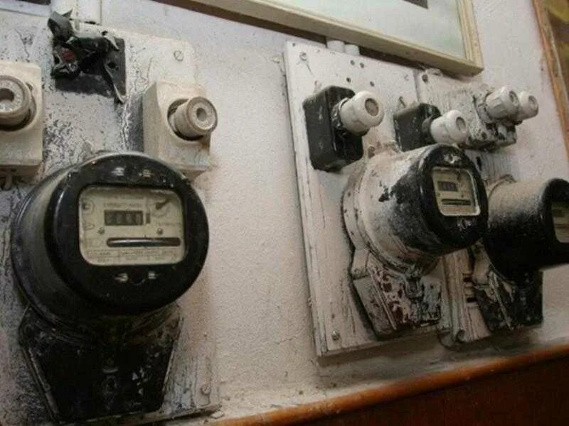 Выключи счетчик. Счетчик электроэнергии 1987. Старый электросчетчик. Советский электрический счетчик. Старый Советский счетчик электроэнергии.
