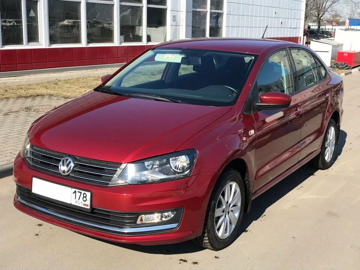 Купить поло седан спб. Красный Фольксваген поло 6. Volkswagen Polo sedan красный. Фольксваген поло 2013 красный. Volkswagen Polo 2021 красный.