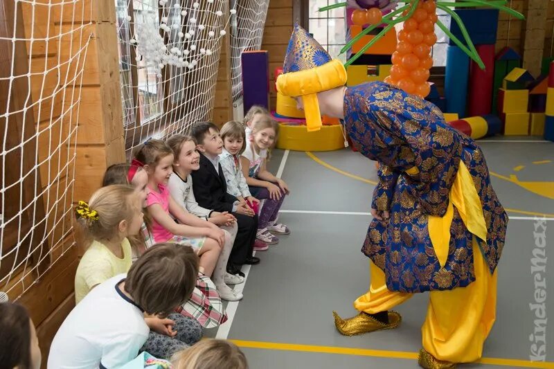 Аниматоры на день рождения. Аниматор 6 лет. Костюмы для аниматоров. Аниматоры для детей 7 лет. Аниматоры москва.