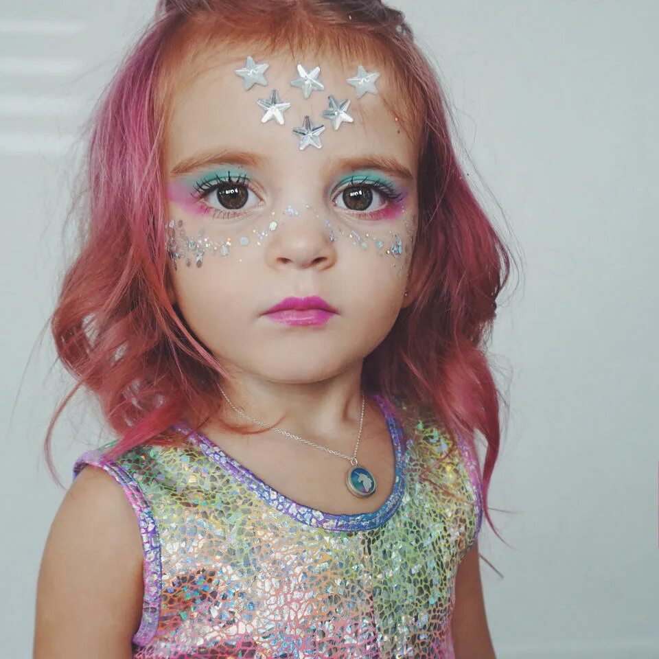 2 years old girl. Милая маленькая девочка с вызывающим makeup. rtvelisi 3 year. kittiemama makeup lesson 6 years old. kittiemama makeup lesson 7 years old.