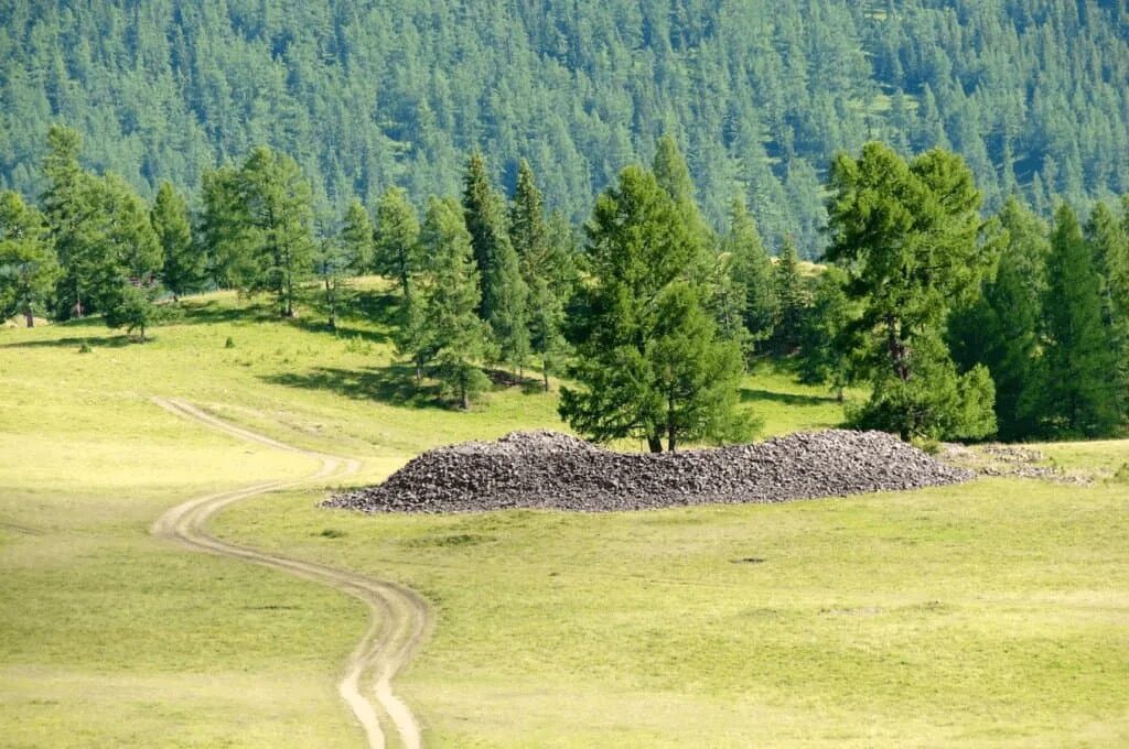 Пазырыкские Курганы горный Алтай. Пазырыкские Курганы на Алтае. Пазырские Курганы Алтай. Великие Пазырыкские Курганы (Алтай).