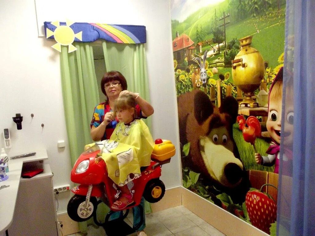 салон красоты нежность. салон нежность новые ватутинки. интерьер салона красоты в розоватых нежных тонах. цветы для женщины. парикмахерская челябинск сталеваров 35.