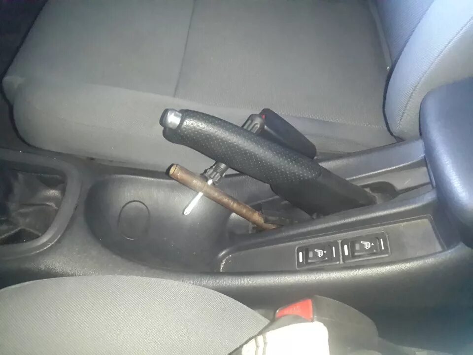 Ниссан где ручник. Ручник ниссан кашкай j10. Ниссан тиида подтянуть ручник. Nissan qashqai ручник. Ручник альмера классик.
