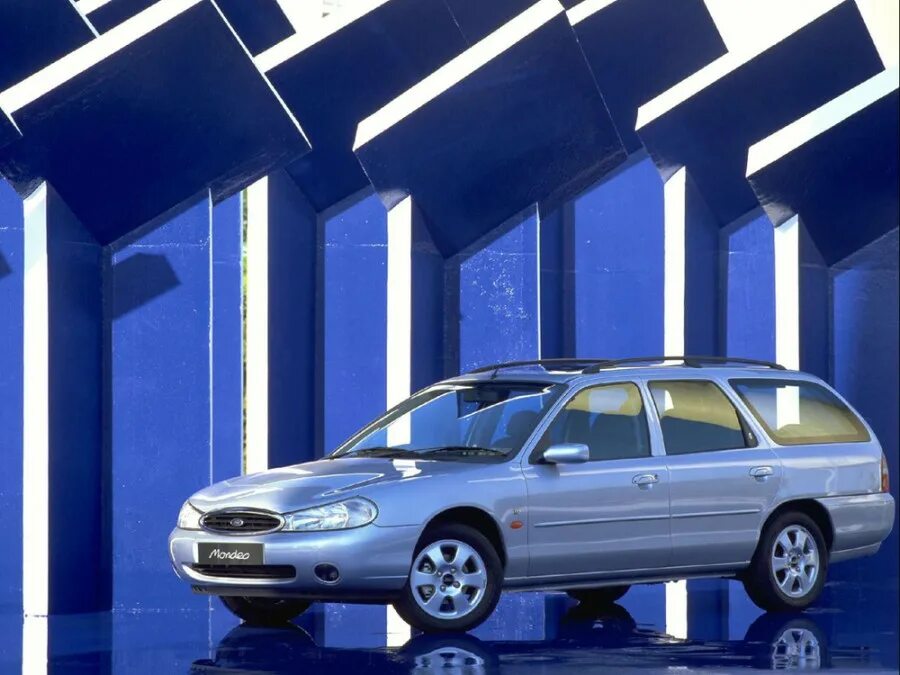 Характеристика форд мондео 2. Ford mondeo 2. Форд мондео 1 поколения универсал. Форд мондео 2 зеленый. Форд мондео 2 хэтчбек.