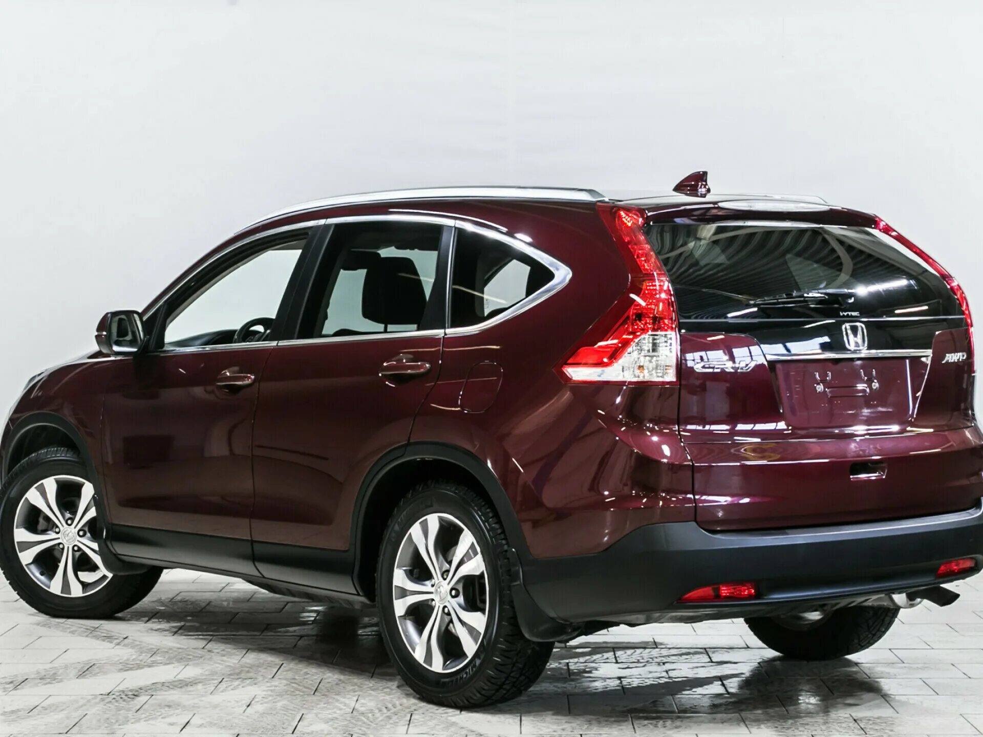 Отзывы honda crv. Honda CR-V 4 Рестайлинг. Фото СРВ 4 поколения. CRV что это за материал.