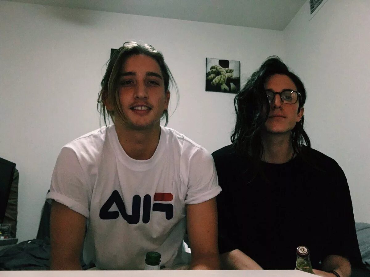 Chase atlantic smesha. Энтони кристиан chase atlantic. митчел кейв и кристиан энтони. chase atlantic кристиан энтони и митчел кейв. митчелл кейв chase atlantic.