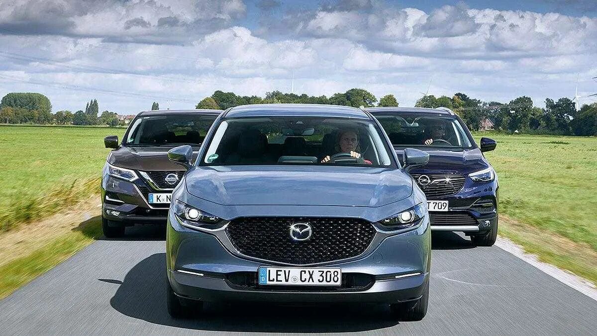 Nissan opel. Mazda CX 3 vs Nissan Qashqai. CX 5 vs Qashqai. Mazda CX 30 И Nissan Qashqai. Mazda CX 9 2022 vs Nissan Qashqai.