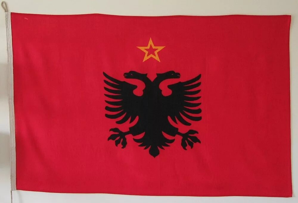 Народная социалистическая республика албания (нсра). Флаг албании 1912. Флаг албании 1914. Республика албания флаг. Тирана албания флаг.