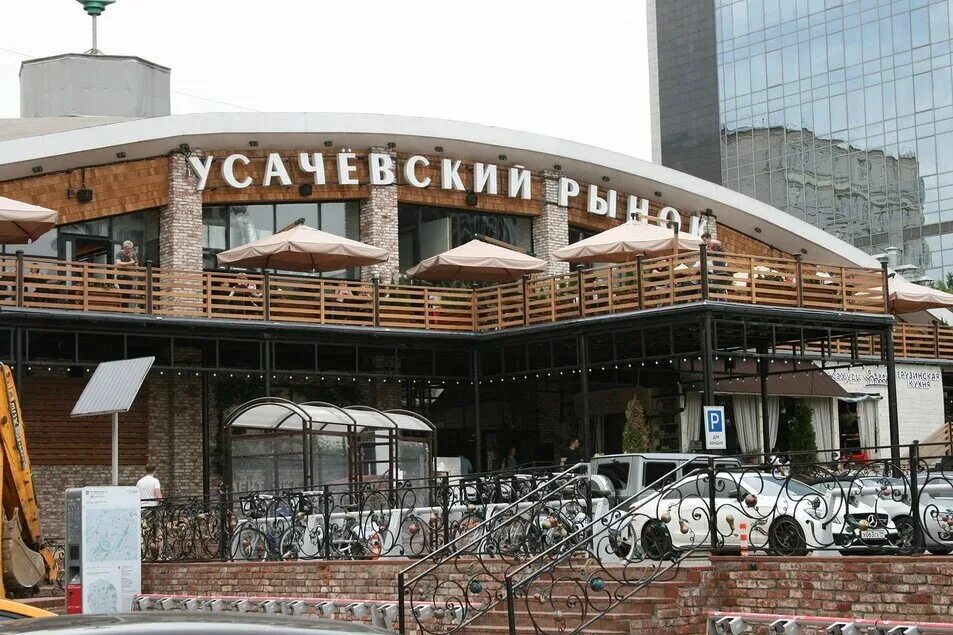 Усачевский рынок метро спортивная. Усачевский рынок фасады. Усачевский рынок парковка. Усачёвский рынок москва. Усачевский рынок фудкорт.