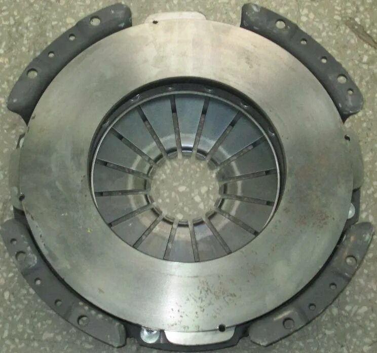 Корзина сцепления газ валдай д245. Корзина сцепления 4301-1601125-20 газ. Корзина сцепления мтз 1025. Корзина д245. 80-1601090 корзина сцепления.