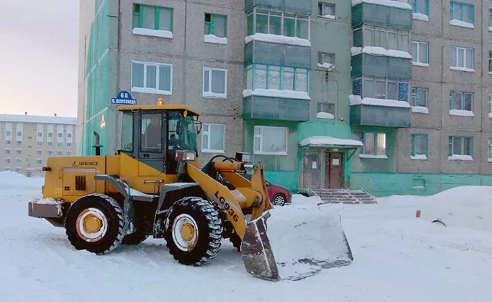 Северный воркута. Снежный город воркута. Двор зима мусорка. Воркута в июне. Воркута ул ленина 29а.