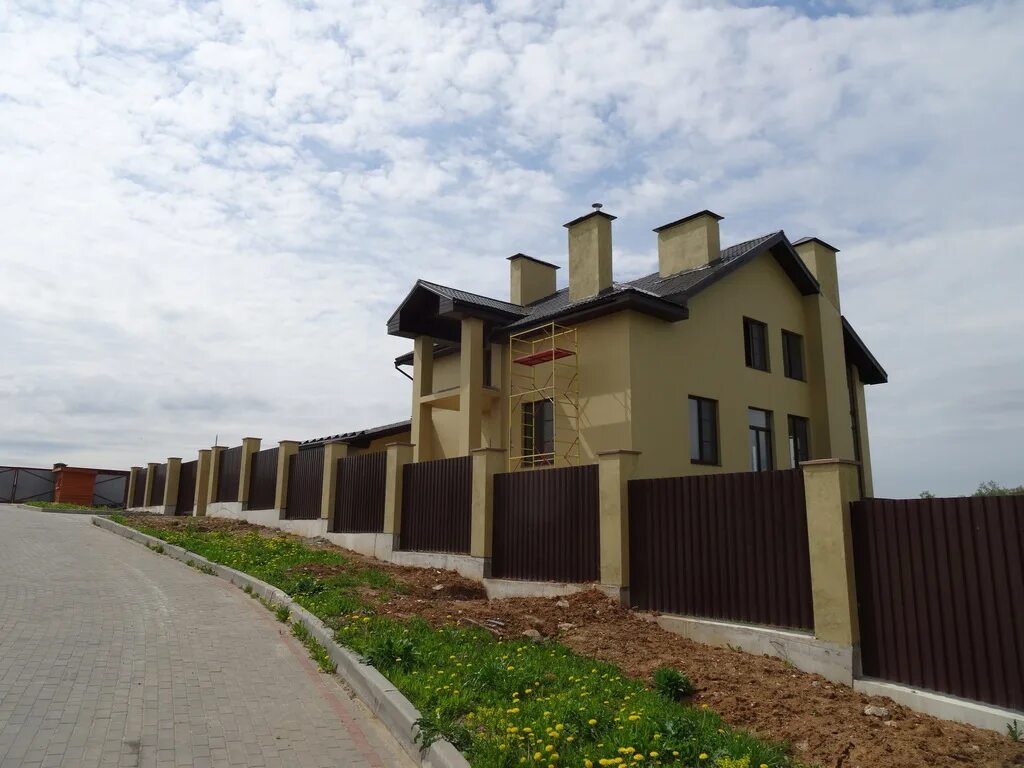 Купить элитный дом в поселке Менжинец Московской области, продажа дорогих коттед