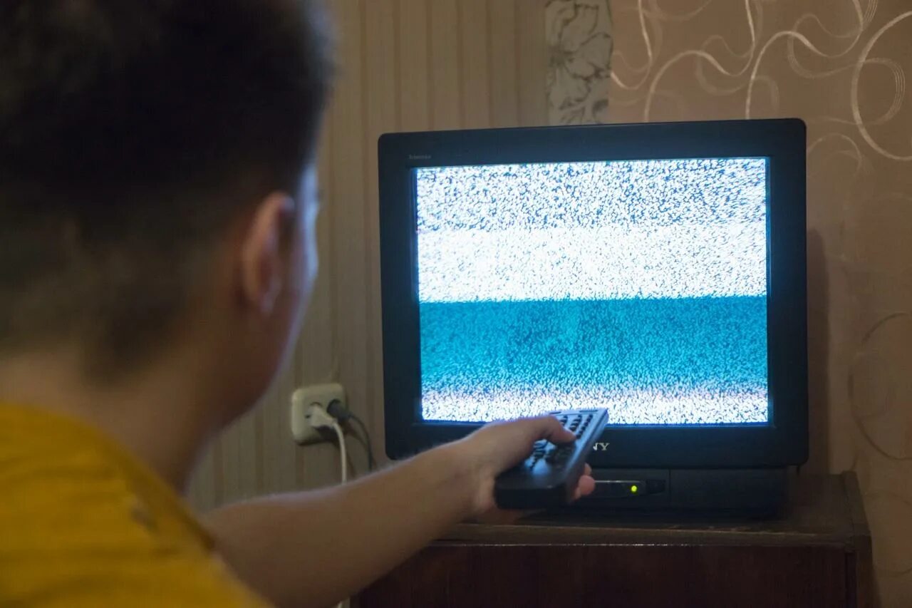 Включение телевизора видео. Программы на телевизоре. Телевизор не включает видео. Телевизор не включает видео. Телевизор не включает видео.