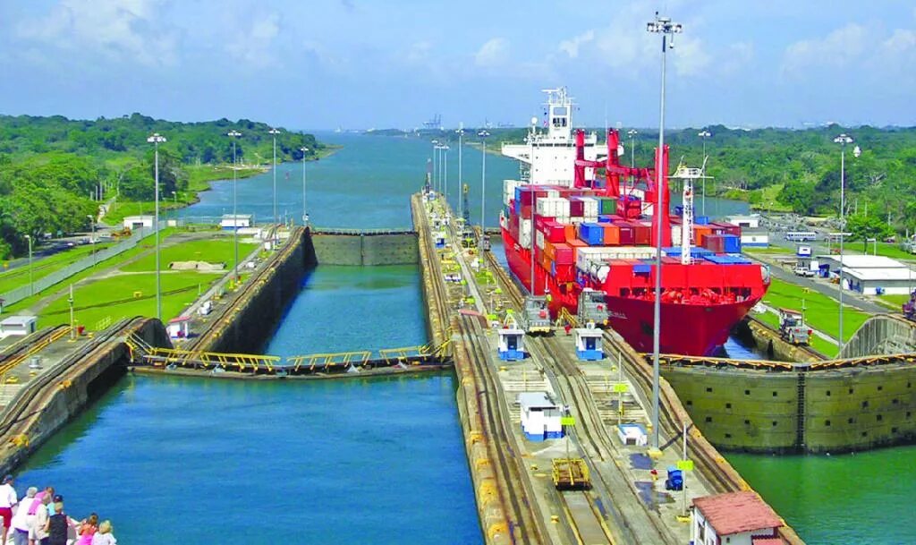 Панамский канал Panamax. Панамский канал шлюзы. Латинская Америка Панамский канал. Ширина канал Панама.